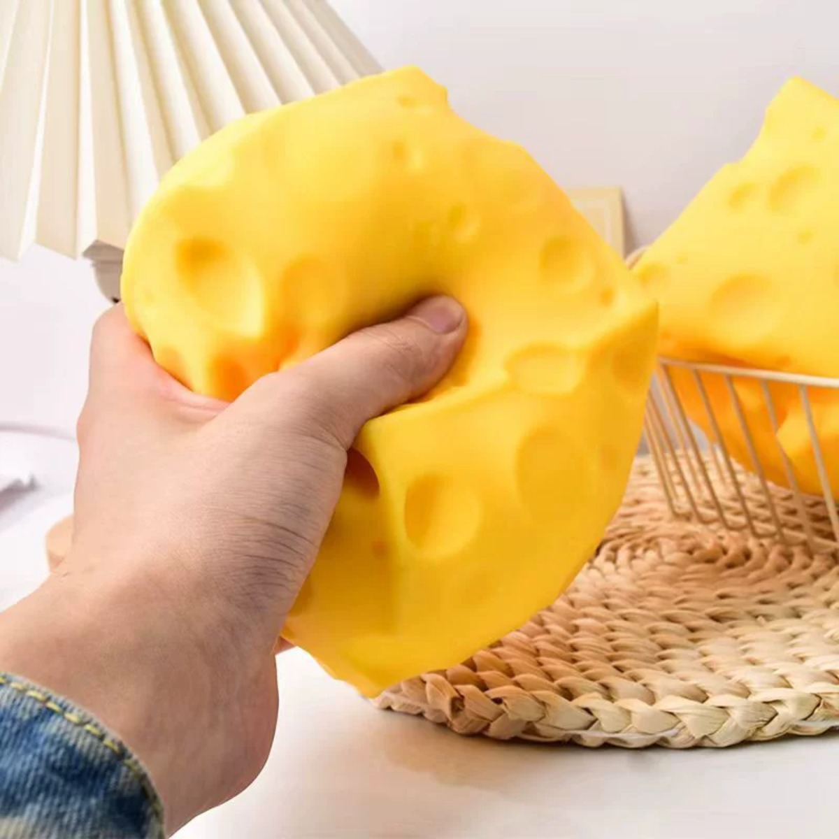 Cheese Stress Ball Squishy Toy - đánh giá và giá Food & Snacks Coloring Book Bold & Easy